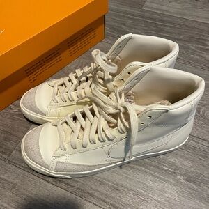 Nike Blazer Mid 77. Gently Used. Size 8.5W.